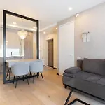 Cozy In Center Apartment *