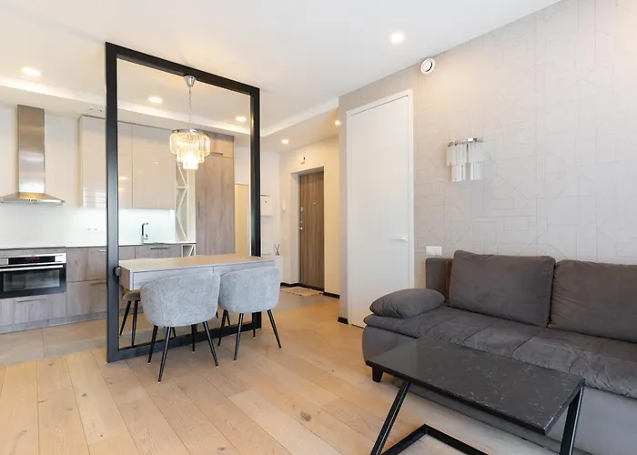 Cozy In Center Apartment *